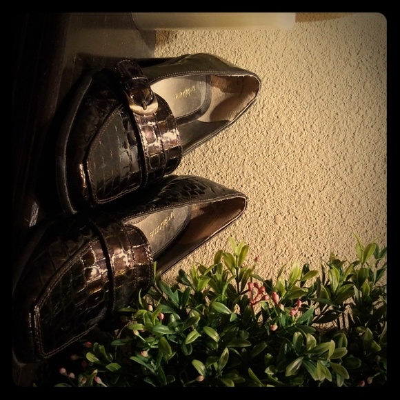 Liz Claiborne 2" closed toe heel - Picture 1 of 8